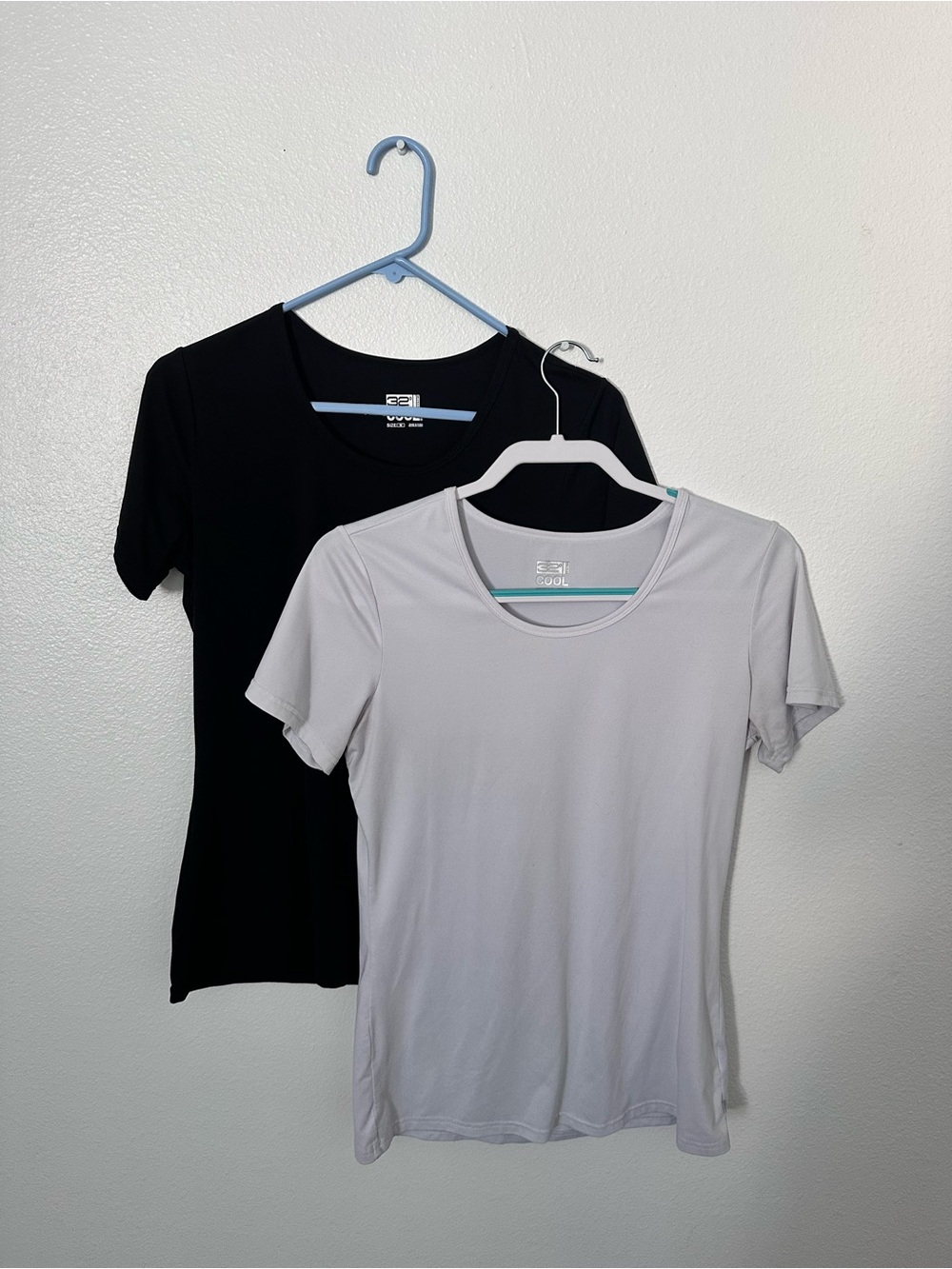 32 Degrees Women’s Short Sleeve Scoop Neck Tee - Black & White